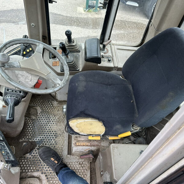 Chargeuse Fiat-Hitachi Fr Iveco 6 Cylinder 130 13T 4x4 – Image 11
