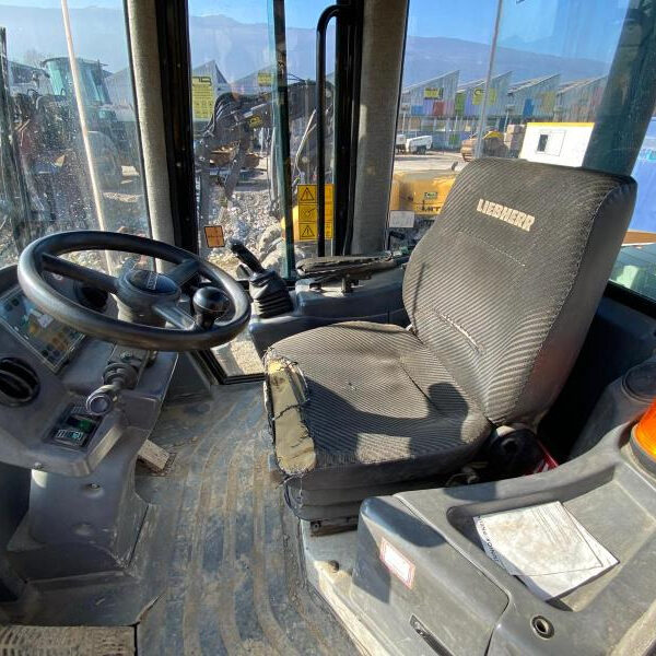Chargeuse L524 10T sur pneus Liebherr – Image 9
