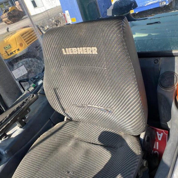 Chargeuse L524 10T sur pneus Liebherr – Image 10