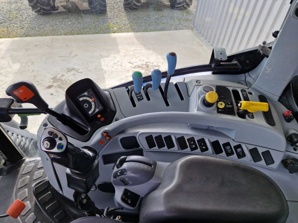 Tracteur New holland Electro command T6.120 – Image 3
