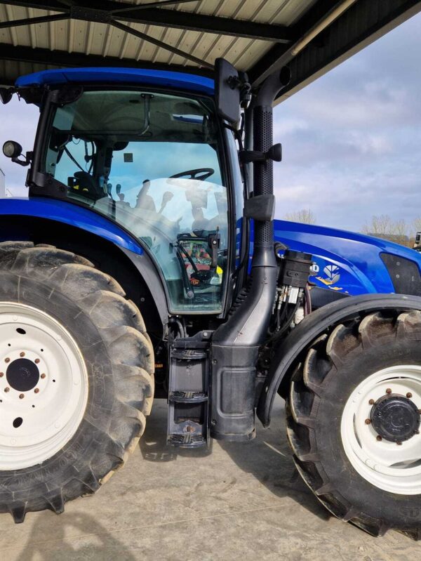 Tracteur New holland Electro command T6.120 – Image 11