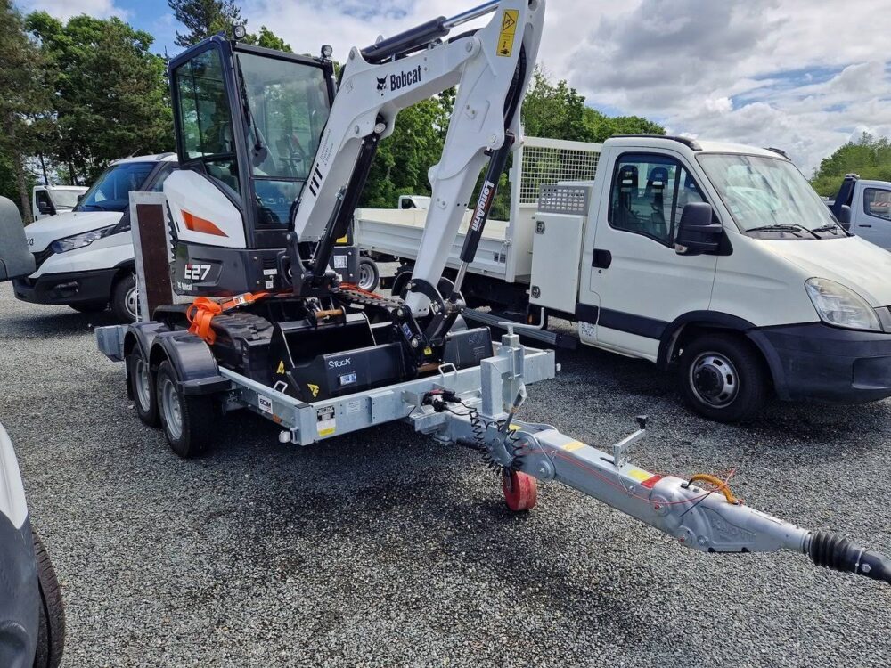 Bobcat E27Z (2023) 2.7T + Remorque + 3 Godets + Marteau BRH Hydraulique Occasion