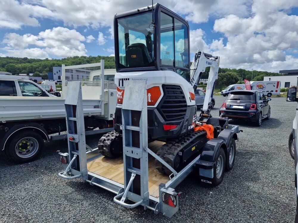 Bobcat E27Z (2023) 2.7T + Remorque + 3 Godets + Marteau BRH Hydraulique Occasion – Image 4