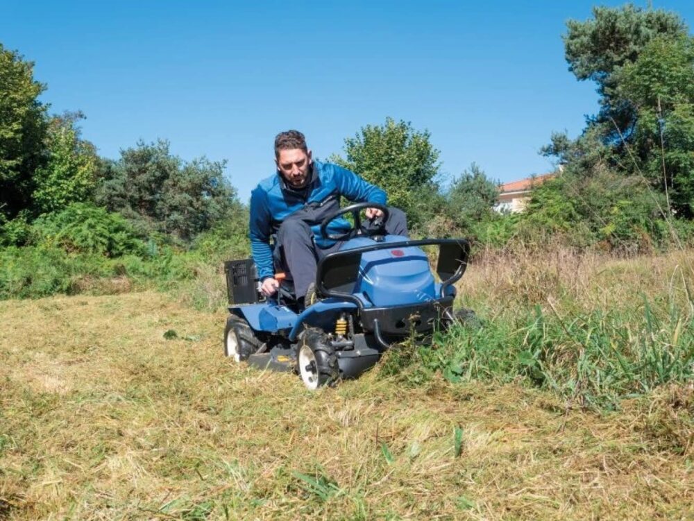 Iseki Débroussailleuse autoportée Sra800A avec pare-chocs – Image 3